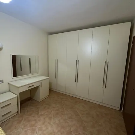Apartamentagollitirana * ティラナ